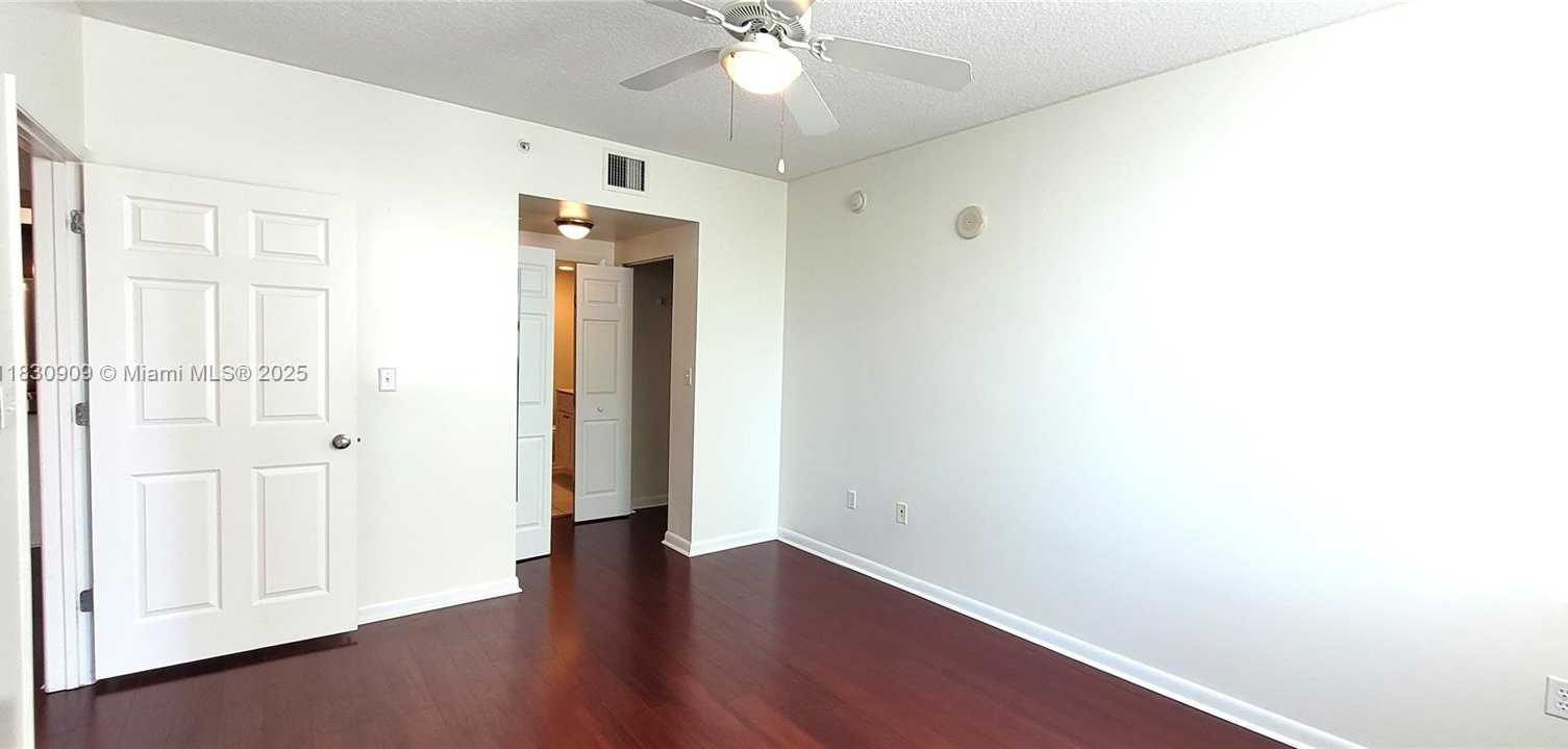 Small Image of 2000 NORTH BAYSHORE DR #509, Miami Number 20