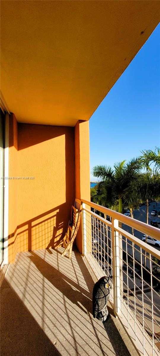 Small Image of 2000 NORTH BAYSHORE DR #509, Miami Number 26