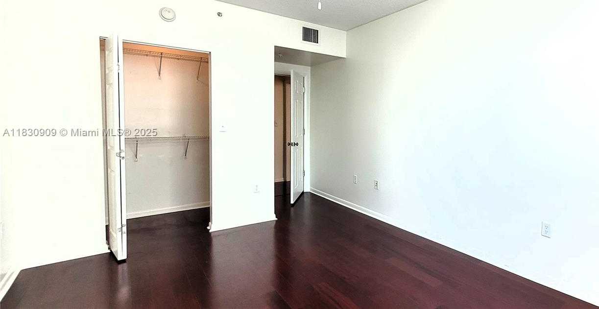 Small Image of 2000 NORTH BAYSHORE DR #509, Miami Number 39