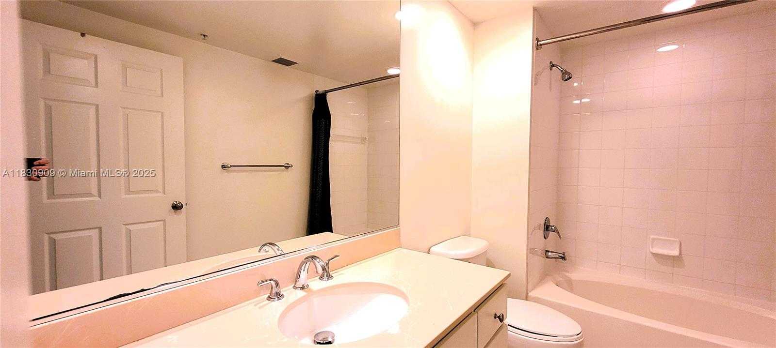 Small Image of 2000 NORTH BAYSHORE DR #509, Miami Number 44