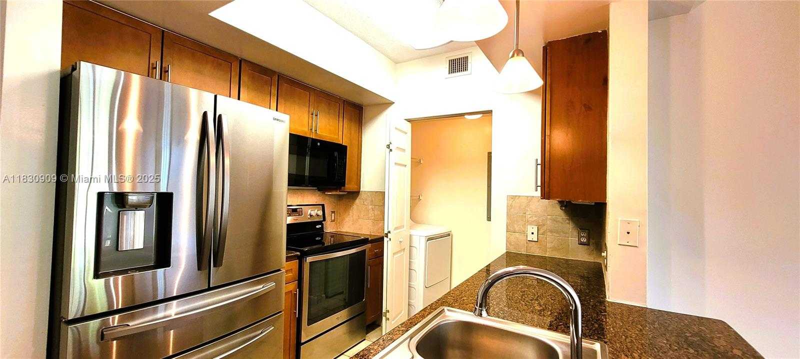 Small Image of 2000 NORTH BAYSHORE DR #509, Miami Number 49