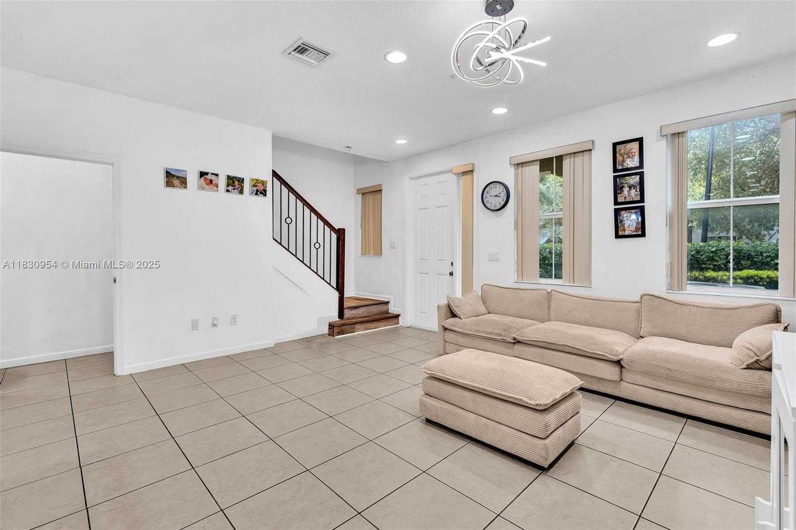 Small Image of 8150 CASCADA ISLES DR, Cooper City Number 10