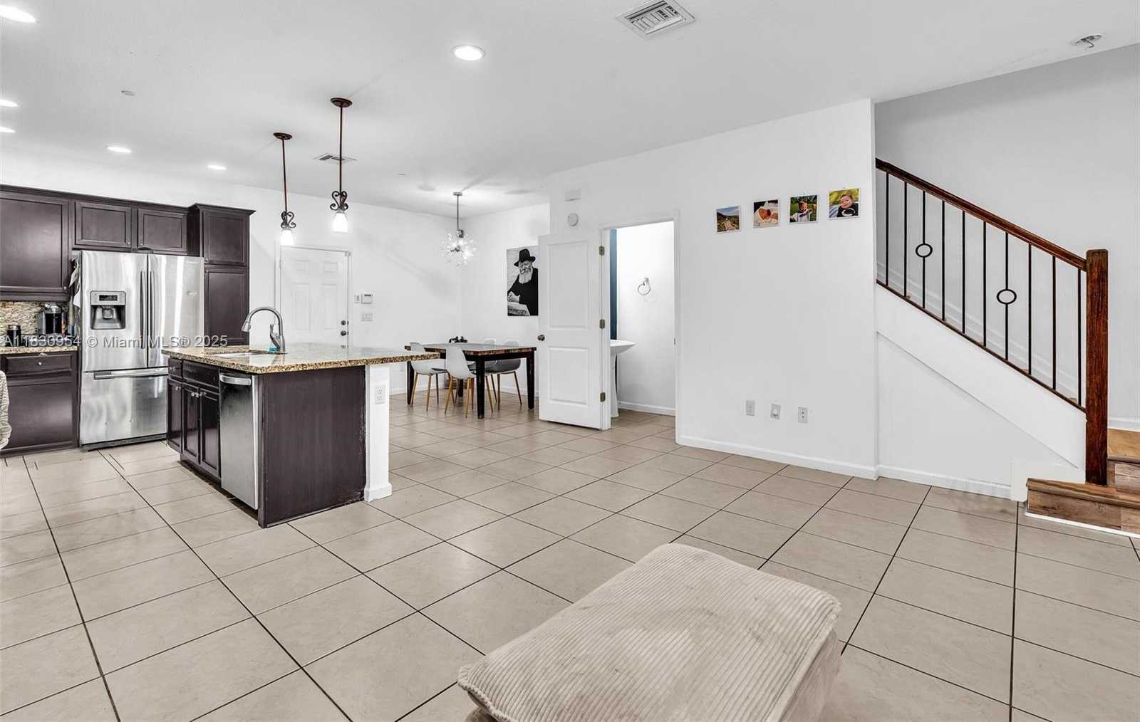Small Image of 8150 CASCADA ISLES DR, Cooper City Number 11