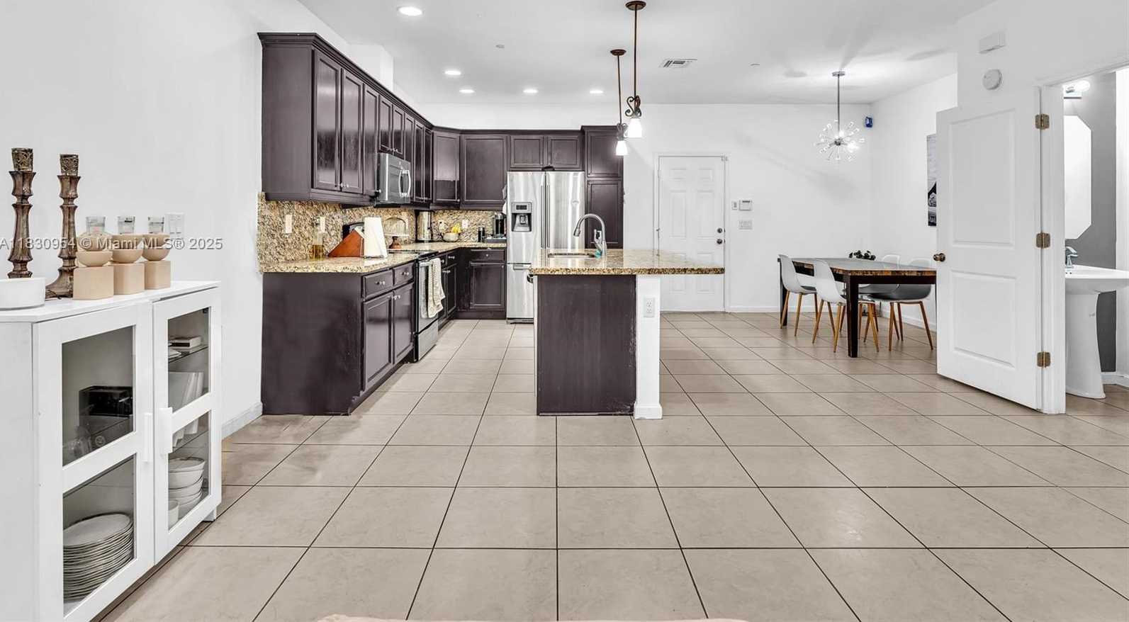 Small Image of 8150 CASCADA ISLES DR, Cooper City Number 12