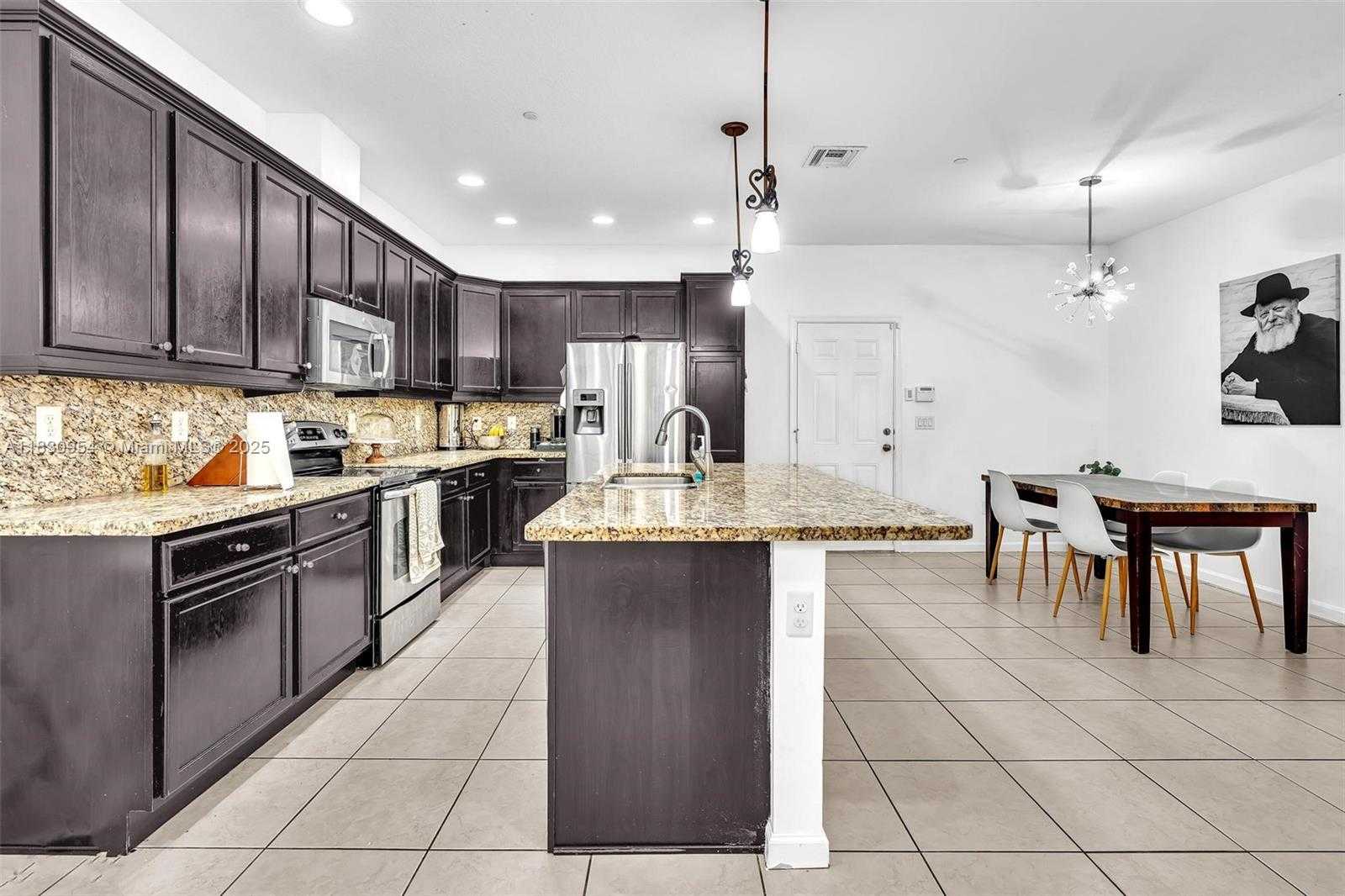 Small Image of 8150 CASCADA ISLES DR, Cooper City Number 13