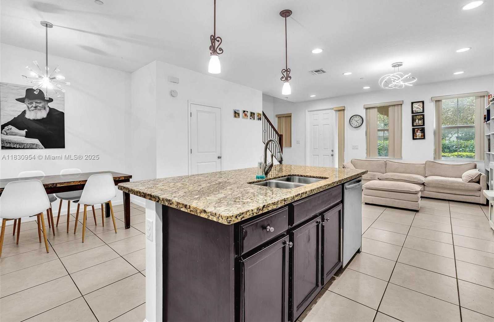 Small Image of 8150 CASCADA ISLES DR, Cooper City Number 17