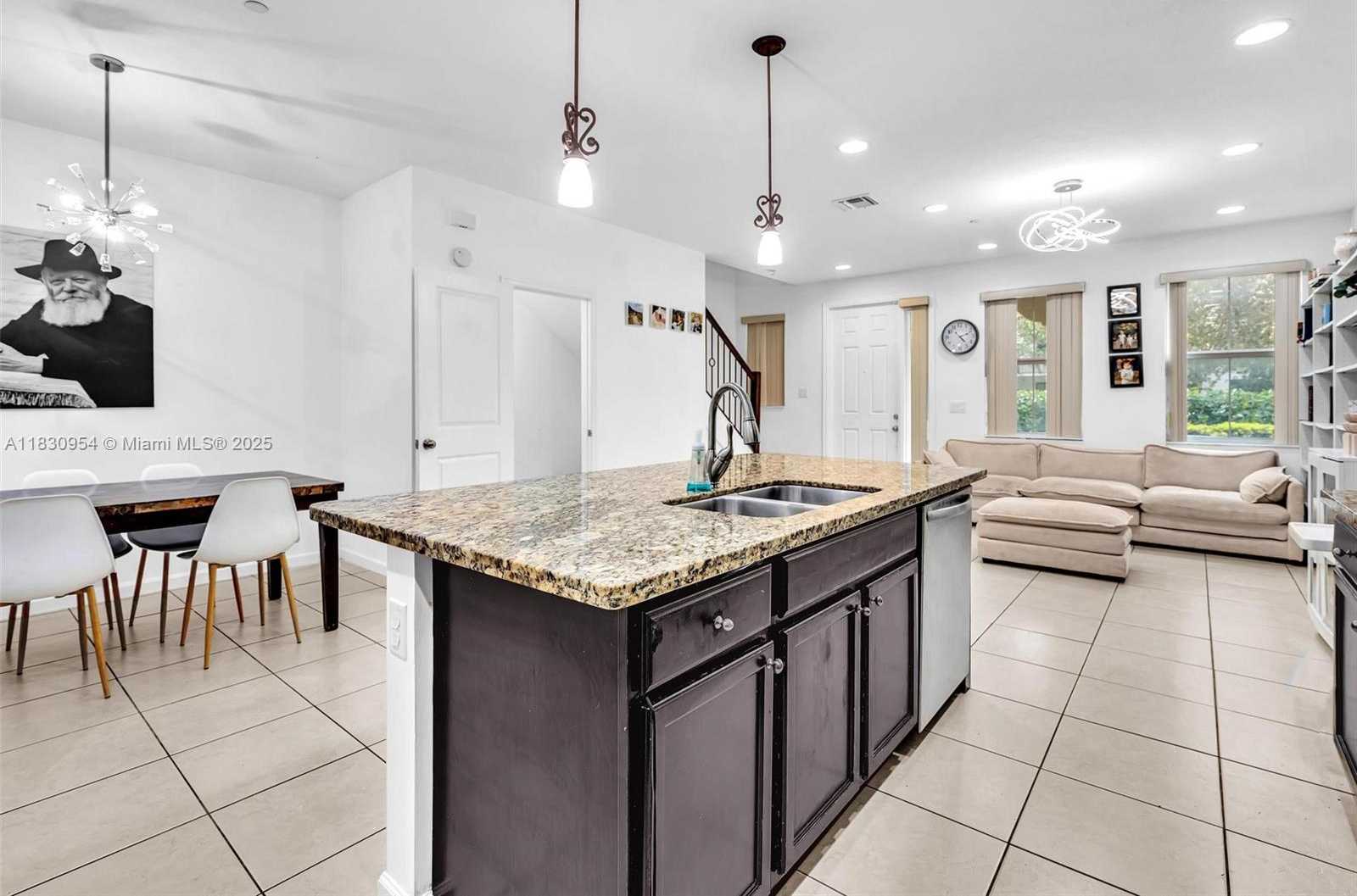 Small Image of 8150 CASCADA ISLES DR, Cooper City Number 18