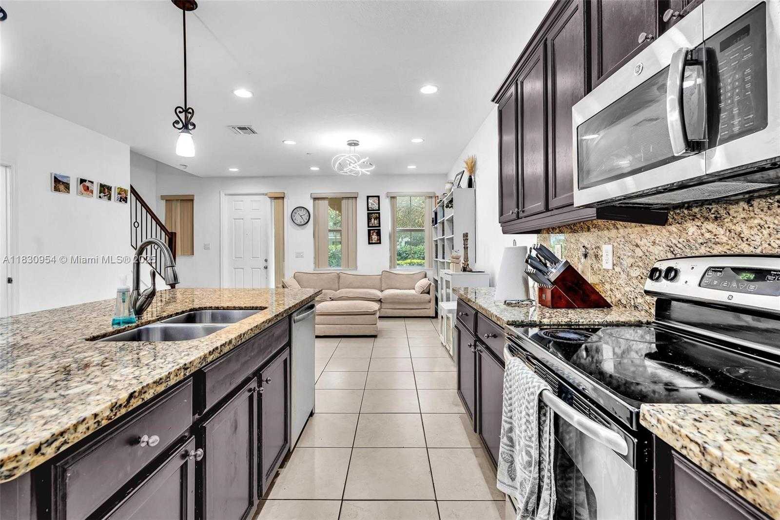 Small Image of 8150 CASCADA ISLES DR, Cooper City Number 19