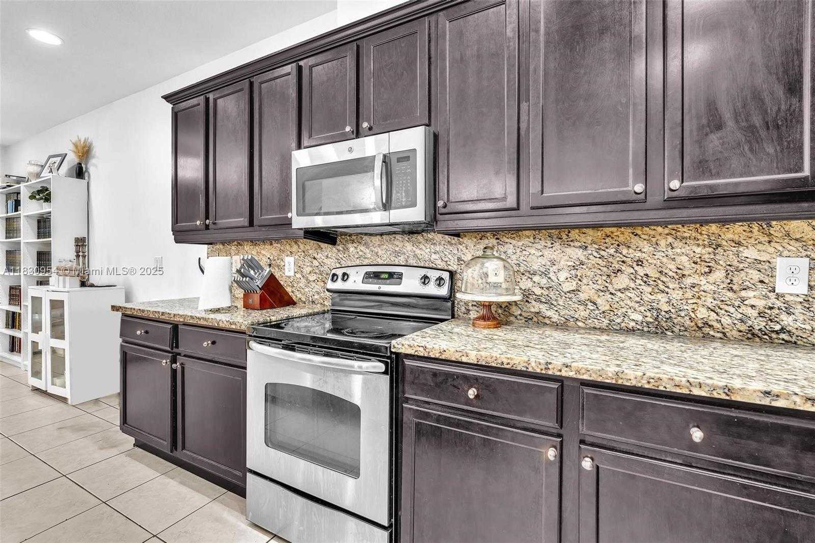 Small Image of 8150 CASCADA ISLES DR, Cooper City Number 20