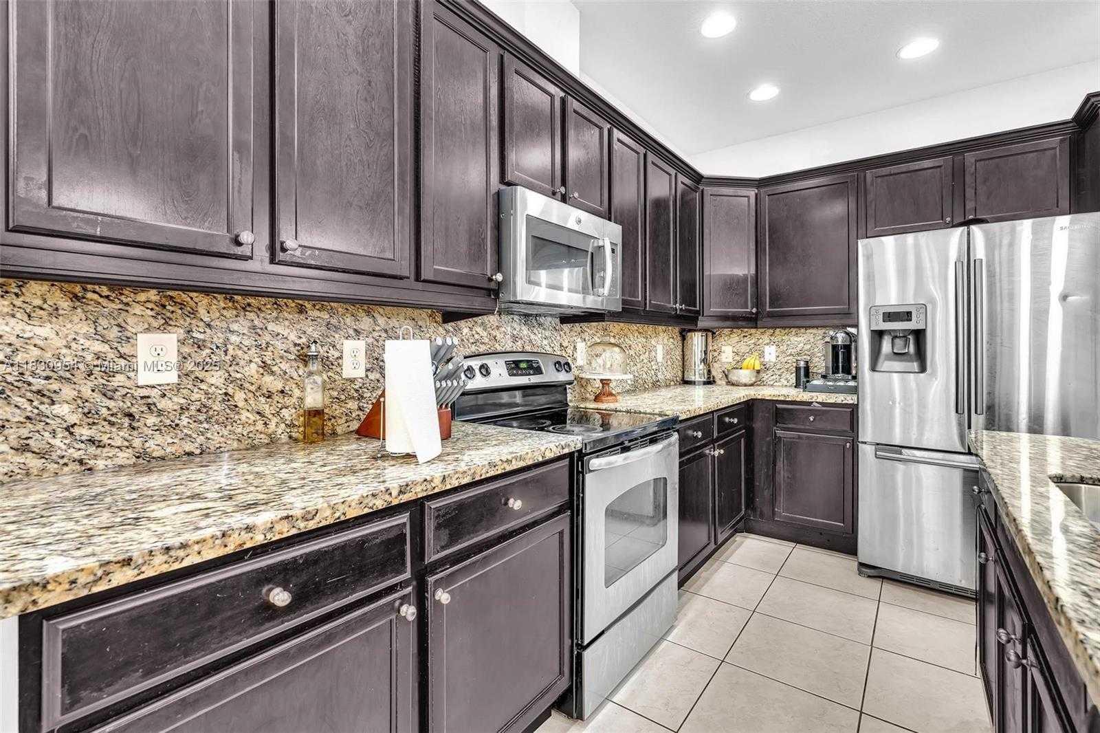 Small Image of 8150 CASCADA ISLES DR, Cooper City Number 21