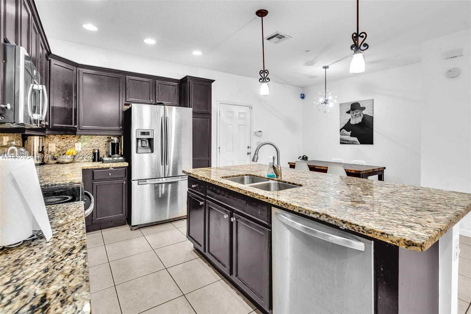 Small Image of 8150 CASCADA ISLES DR, Cooper City Number 22