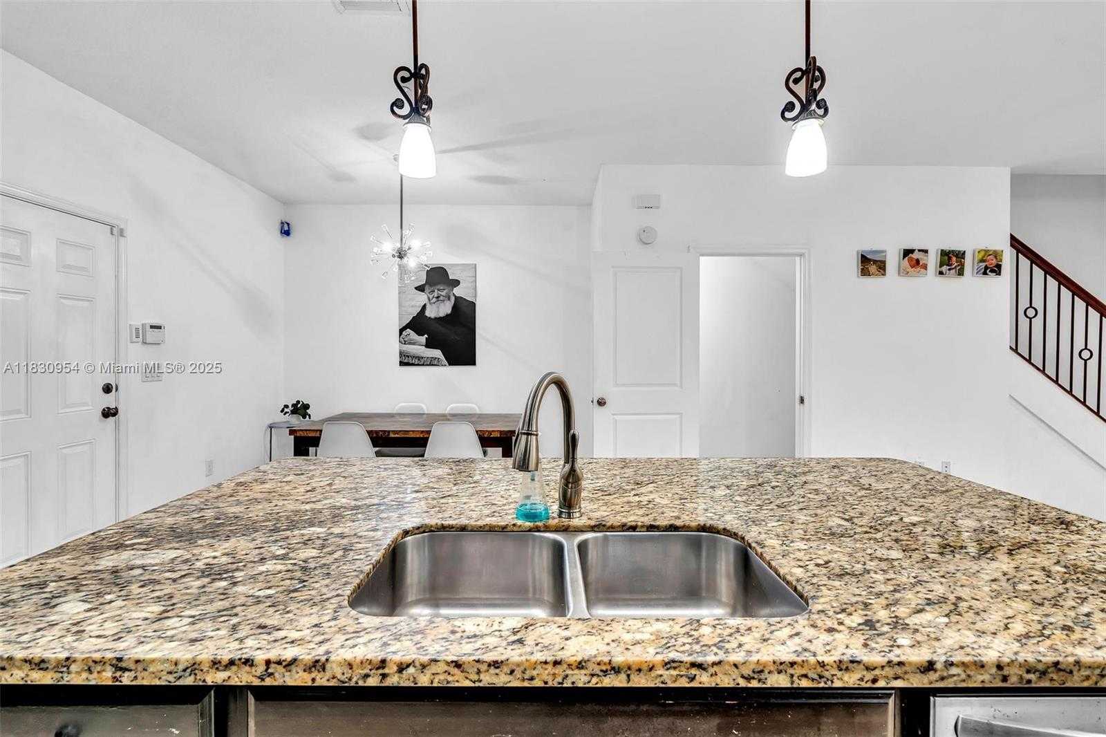 Small Image of 8150 CASCADA ISLES DR, Cooper City Number 23