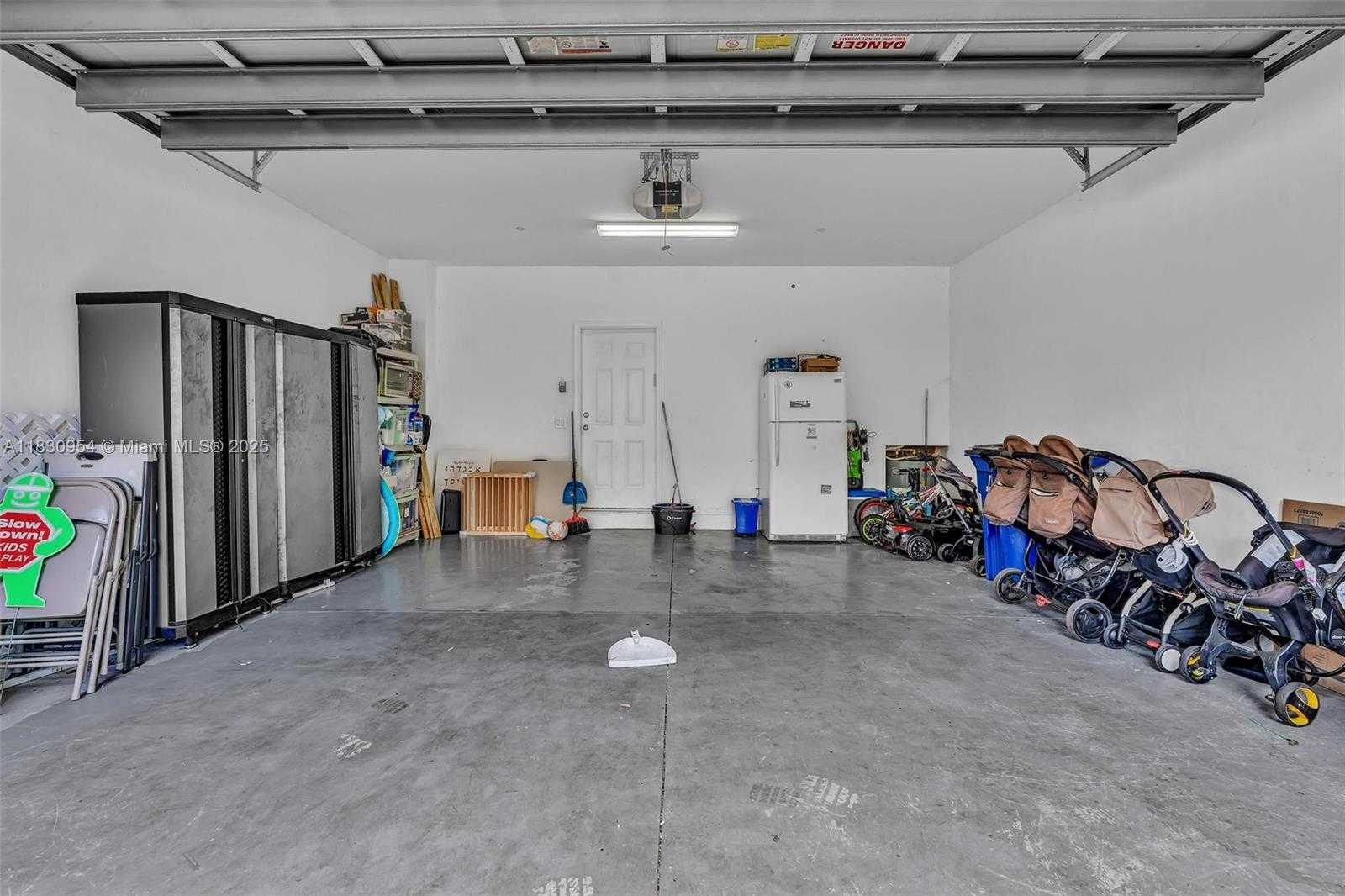 Small Image of 8150 CASCADA ISLES DR, Cooper City Number 27