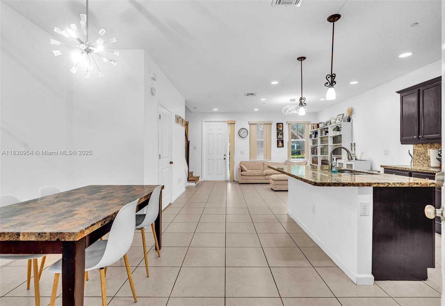 Small Image of 8150 CASCADA ISLES DR, Cooper City Number 28