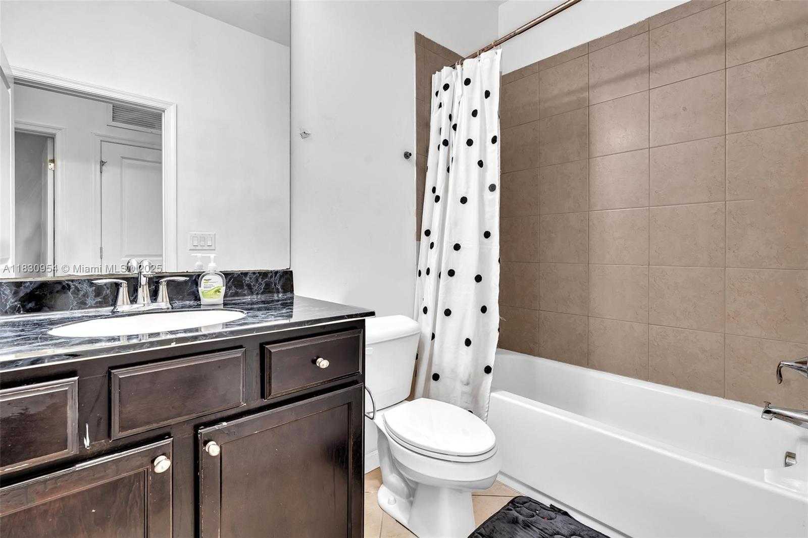 Small Image of 8150 CASCADA ISLES DR, Cooper City Number 33