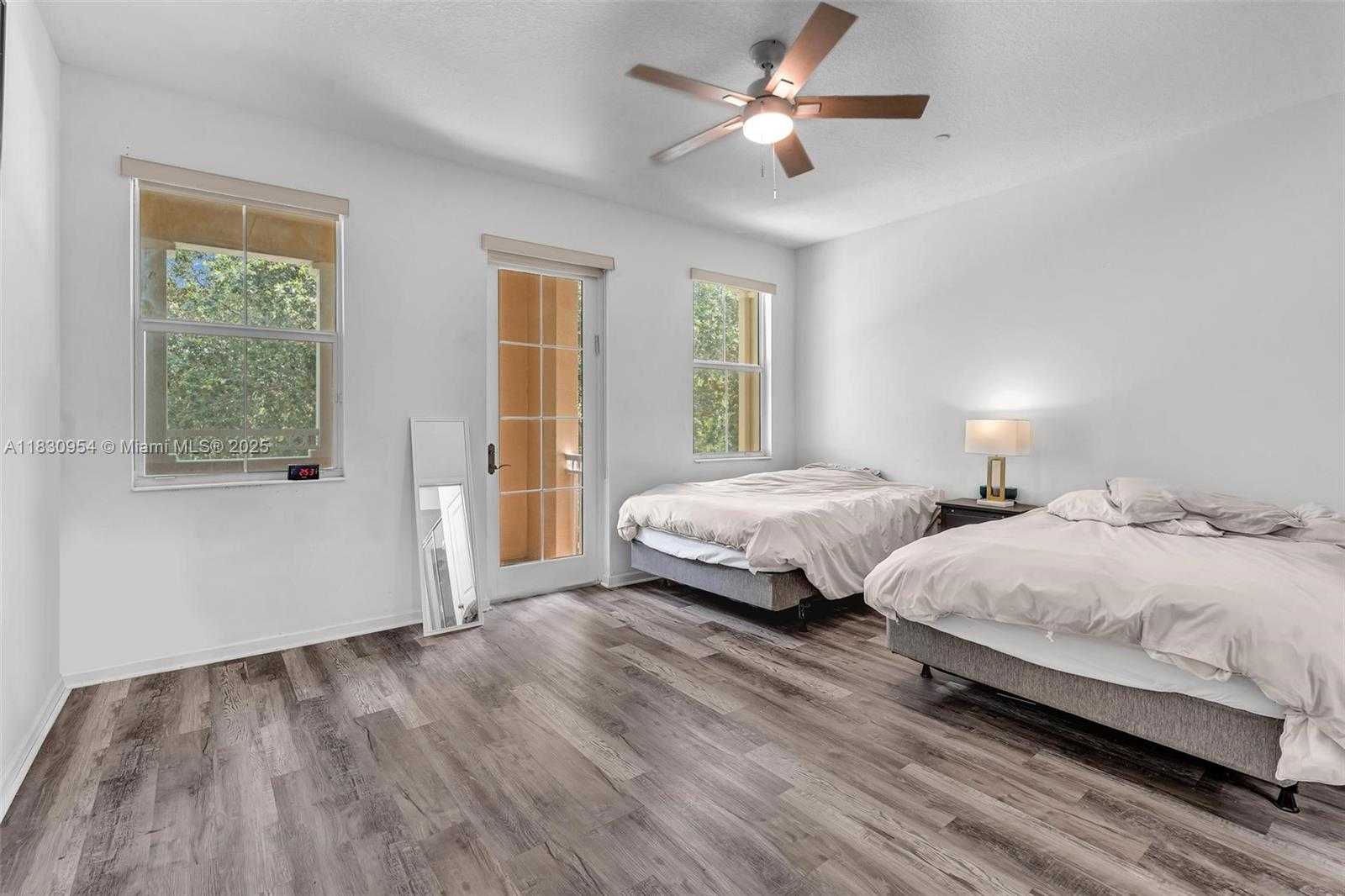 Small Image of 8150 CASCADA ISLES DR, Cooper City Number 35