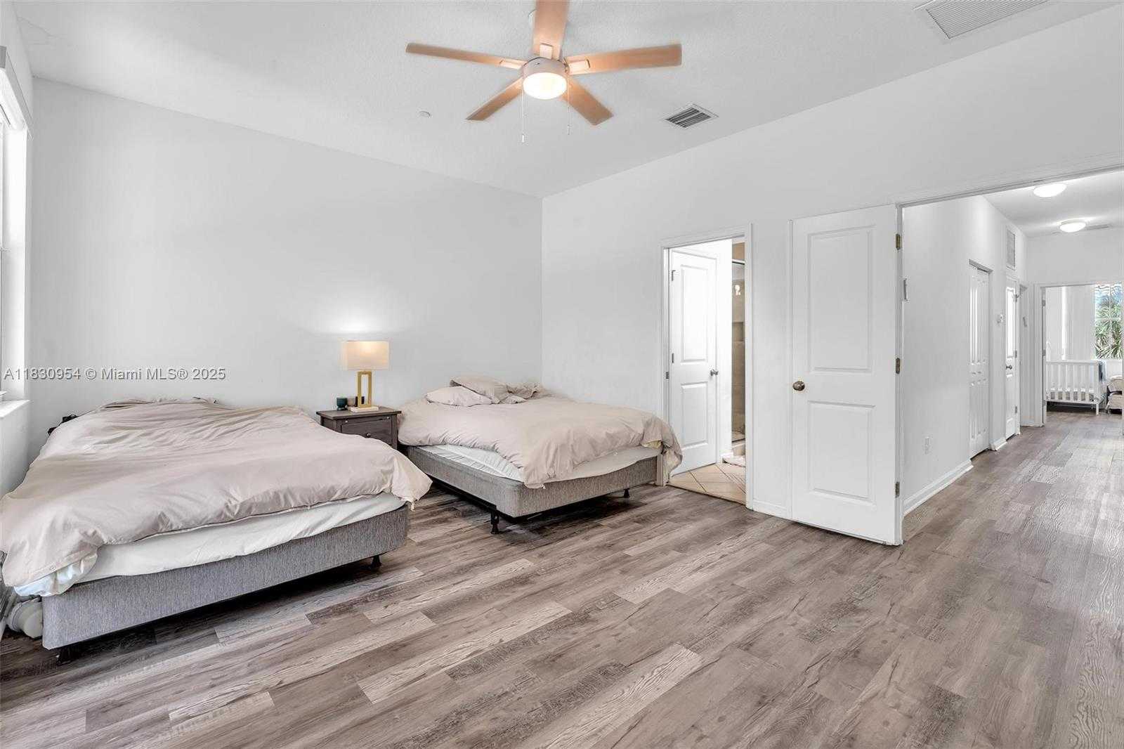 Small Image of 8150 CASCADA ISLES DR, Cooper City Number 36