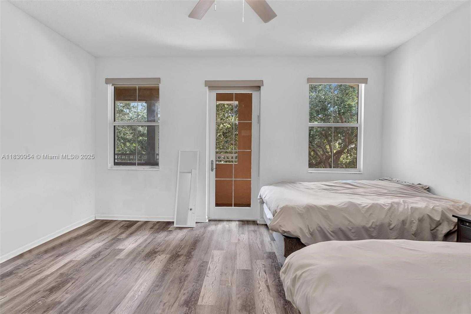 Small Image of 8150 CASCADA ISLES DR, Cooper City Number 37