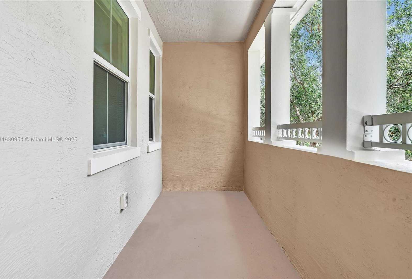 Small Image of 8150 CASCADA ISLES DR, Cooper City Number 39