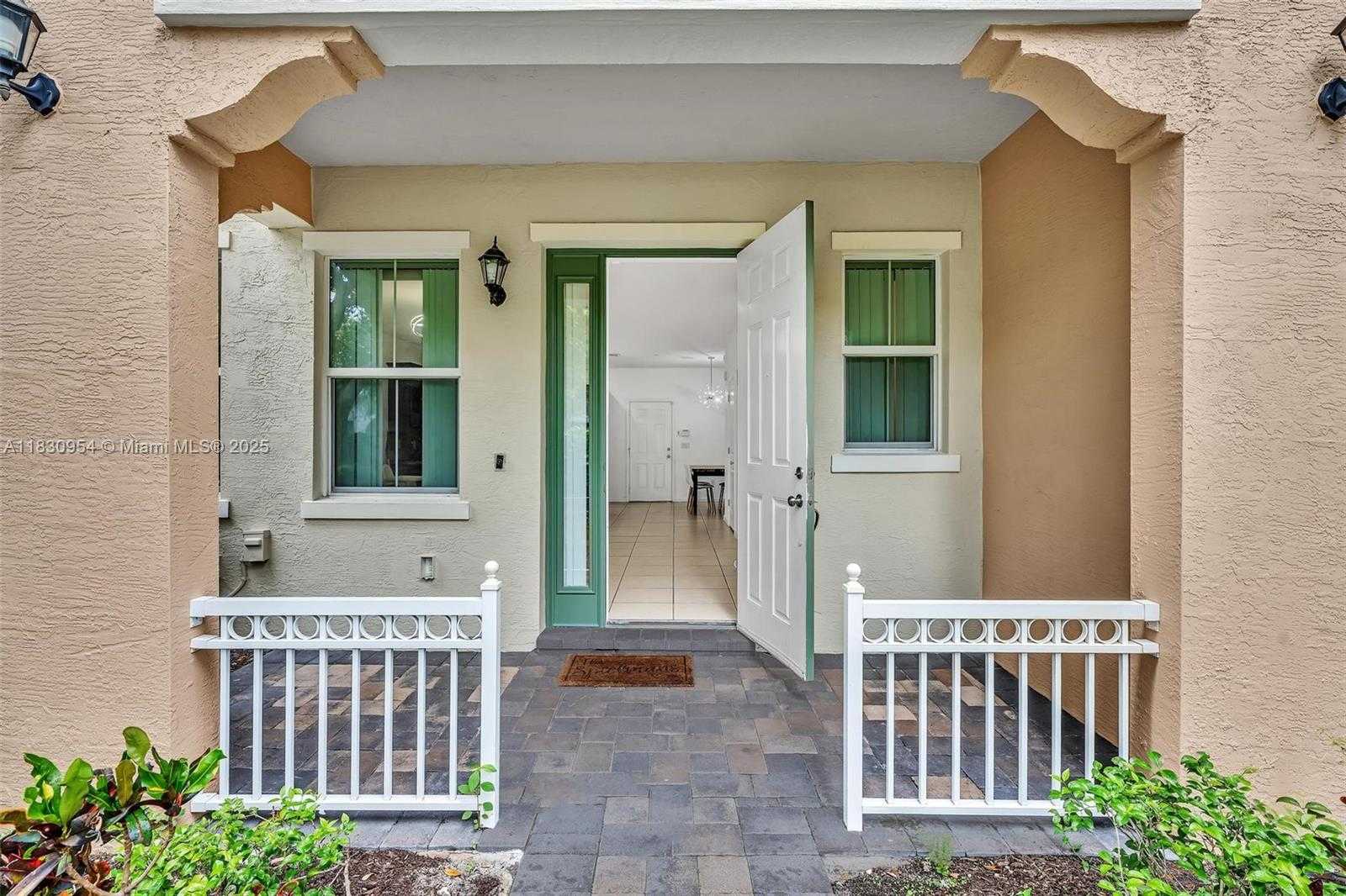 Small Image of 8150 CASCADA ISLES DR, Cooper City Number 4