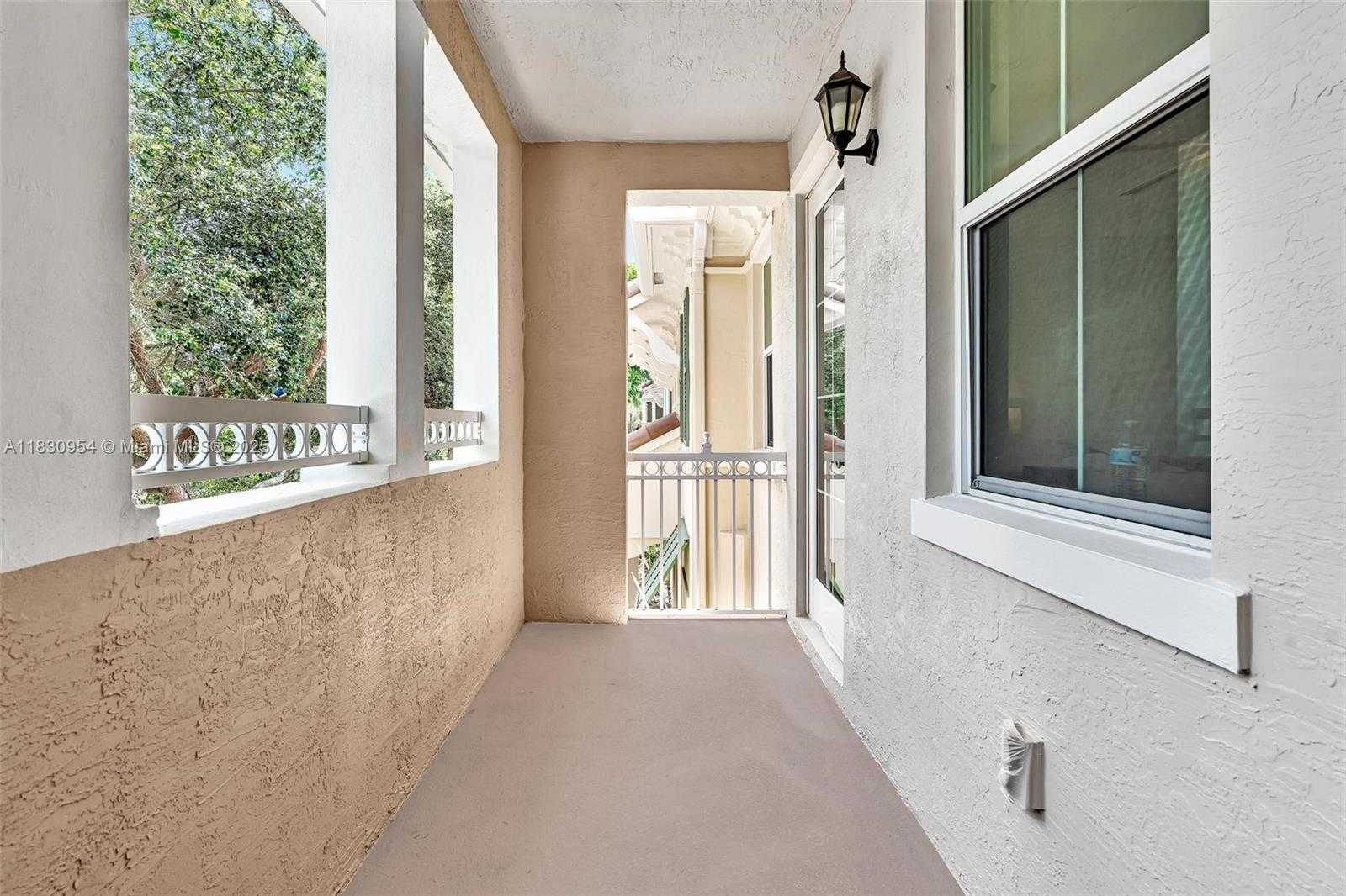 Small Image of 8150 CASCADA ISLES DR, Cooper City Number 40
