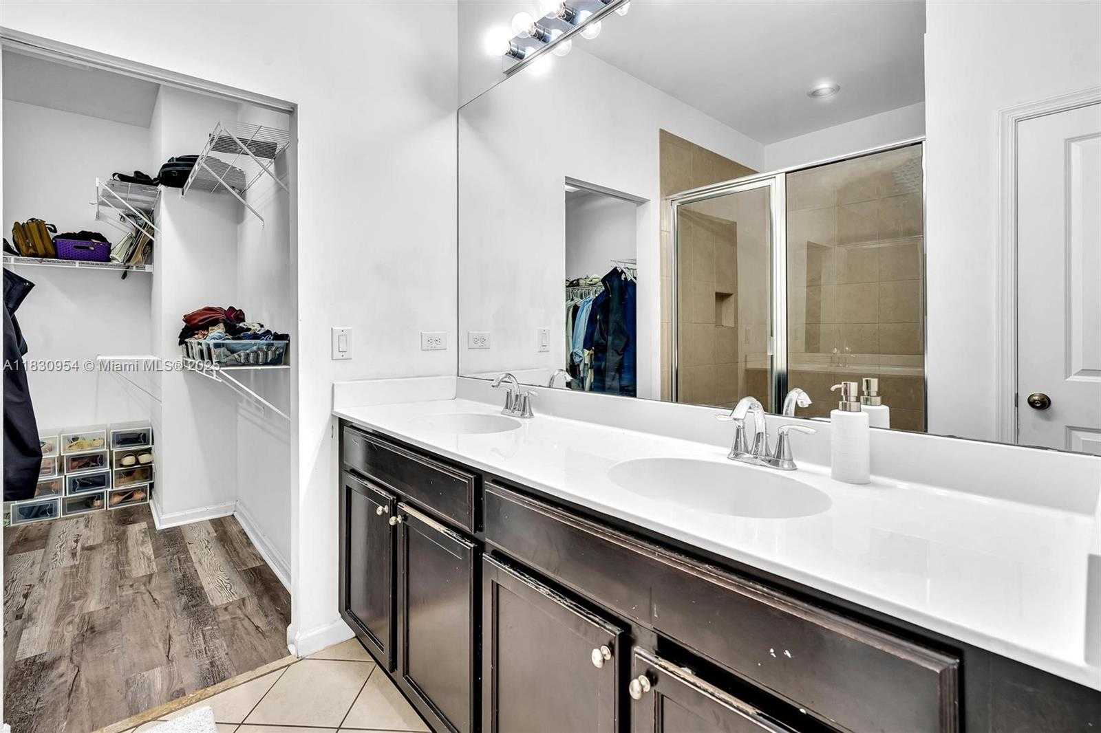 Small Image of 8150 CASCADA ISLES DR, Cooper City Number 43