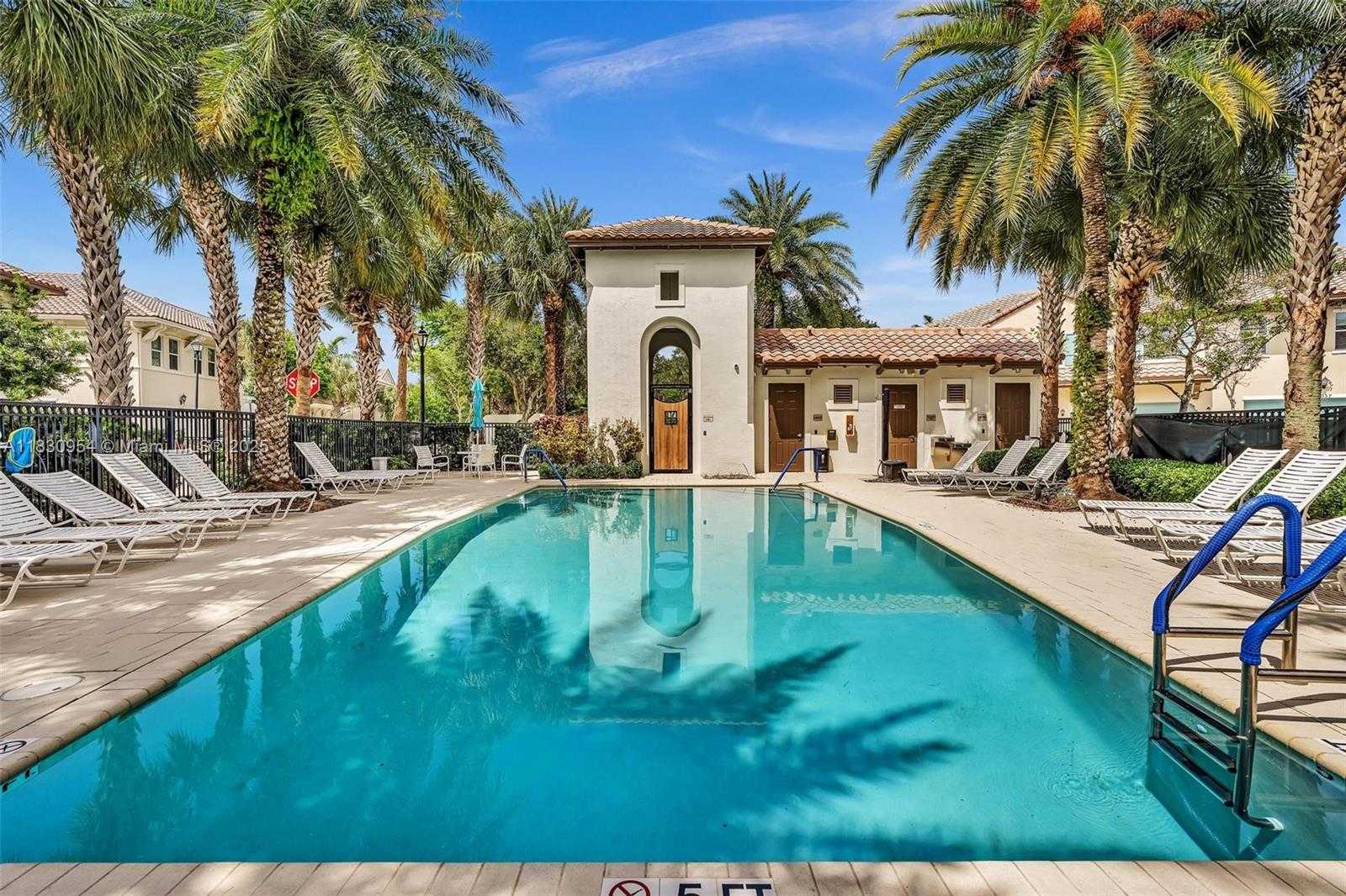 Small Image of 8150 CASCADA ISLES DR, Cooper City Number 47
