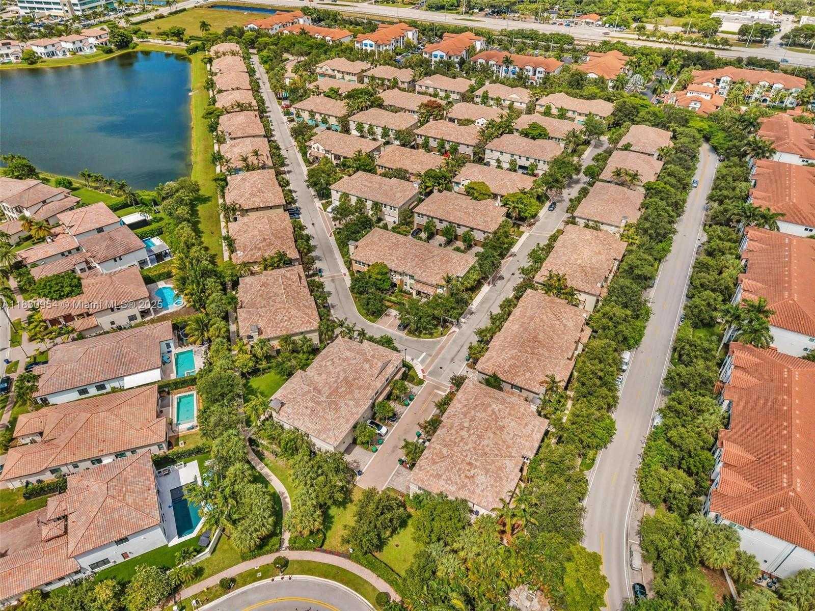 Small Image of 8150 CASCADA ISLES DR, Cooper City Number 50