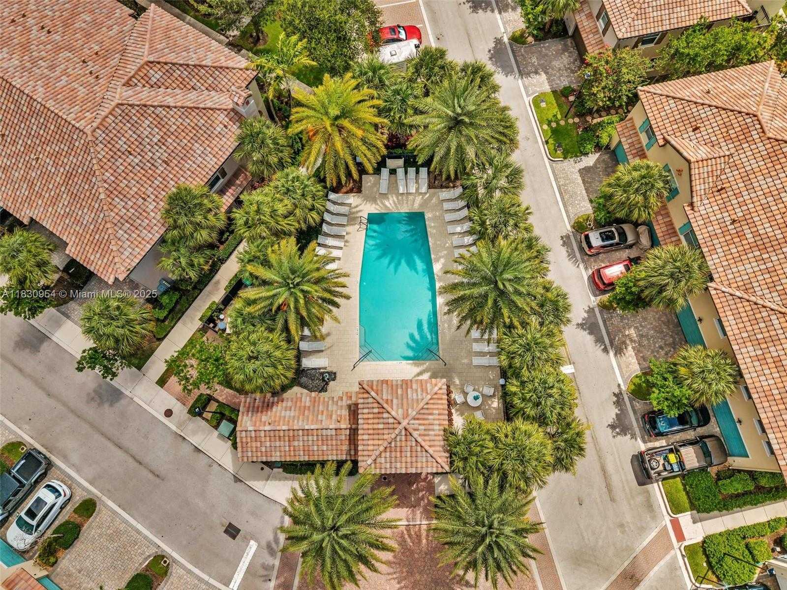 Small Image of 8150 CASCADA ISLES DR, Cooper City Number 51