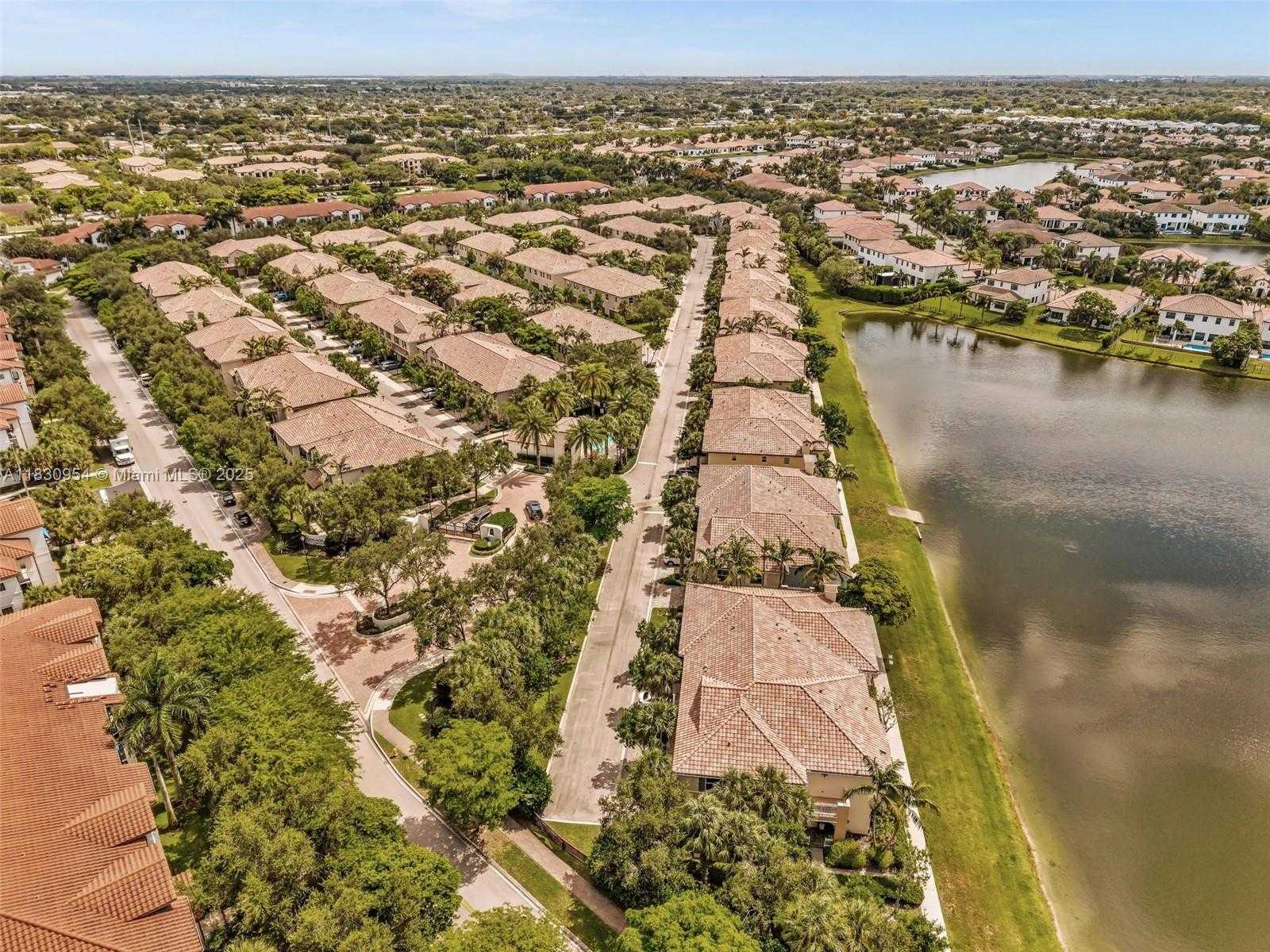 Small Image of 8150 CASCADA ISLES DR, Cooper City Number 52