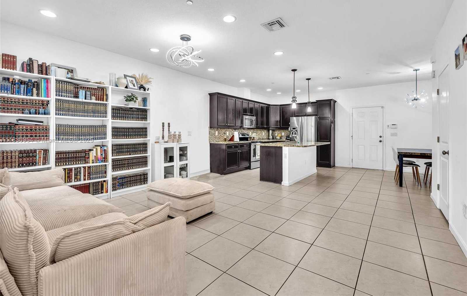 Small Image of 8150 CASCADA ISLES DR, Cooper City Number 6