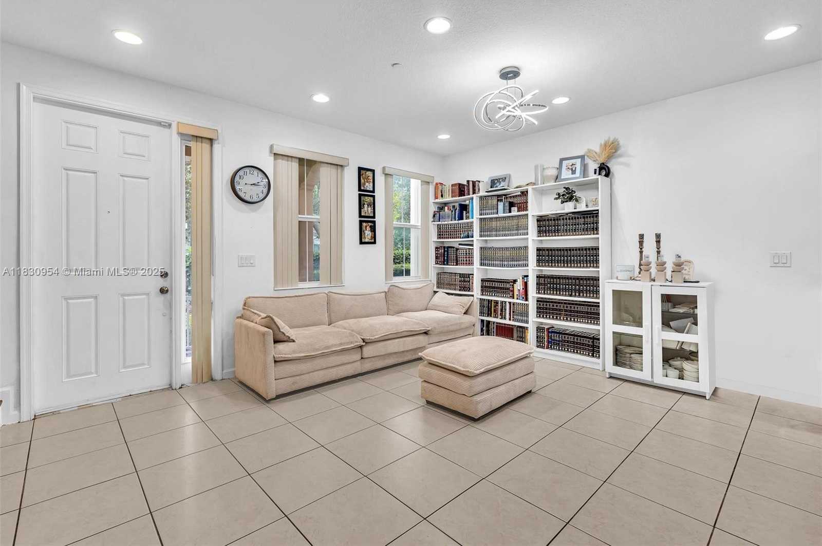 Small Image of 8150 CASCADA ISLES DR, Cooper City Number 8