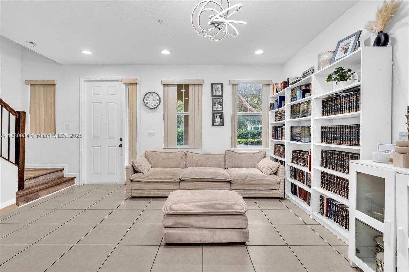 Small Image of 8150 CASCADA ISLES DR, Cooper City Number 9
