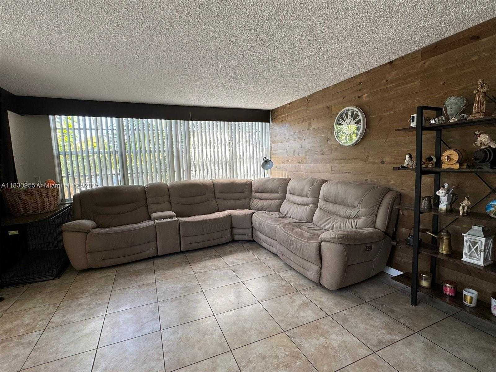 Small Image of 2761 TAFT ST #110, Hollywood Number 2