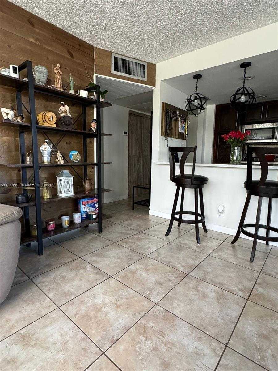 Small Image of 2761 TAFT ST #110, Hollywood Number 3