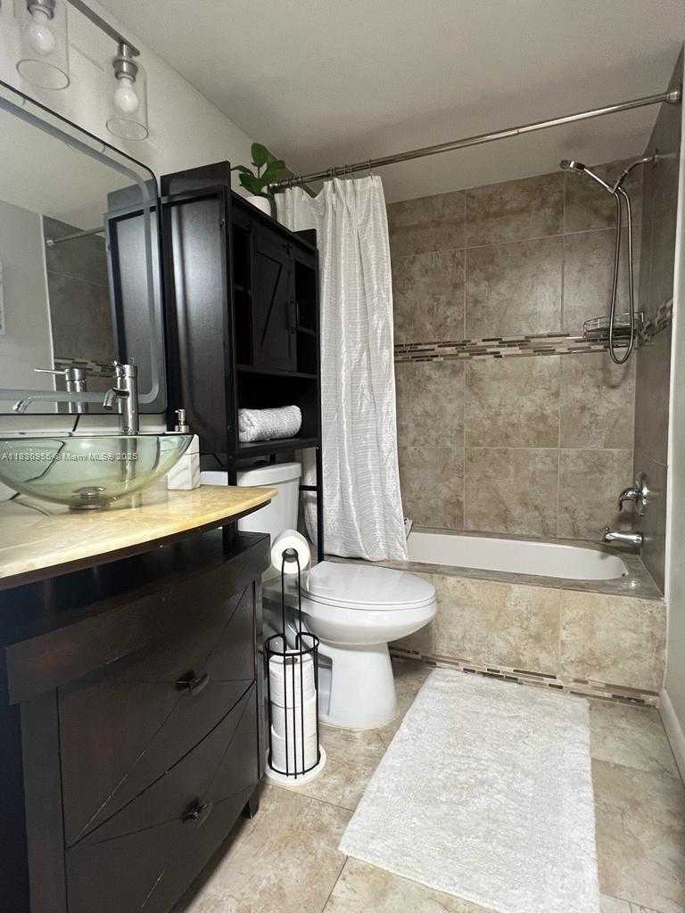Small Image of 2761 TAFT ST #110, Hollywood Number 8