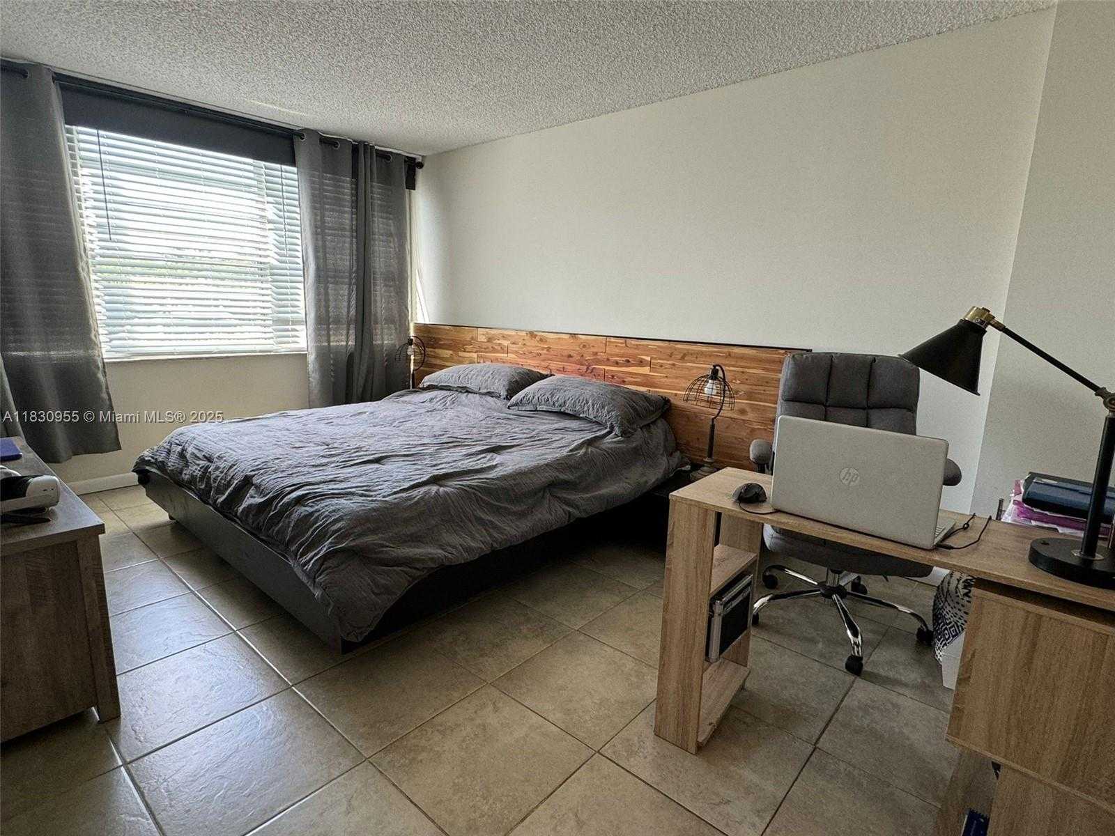 Small Image of 2761 TAFT ST #110, Hollywood Number 9