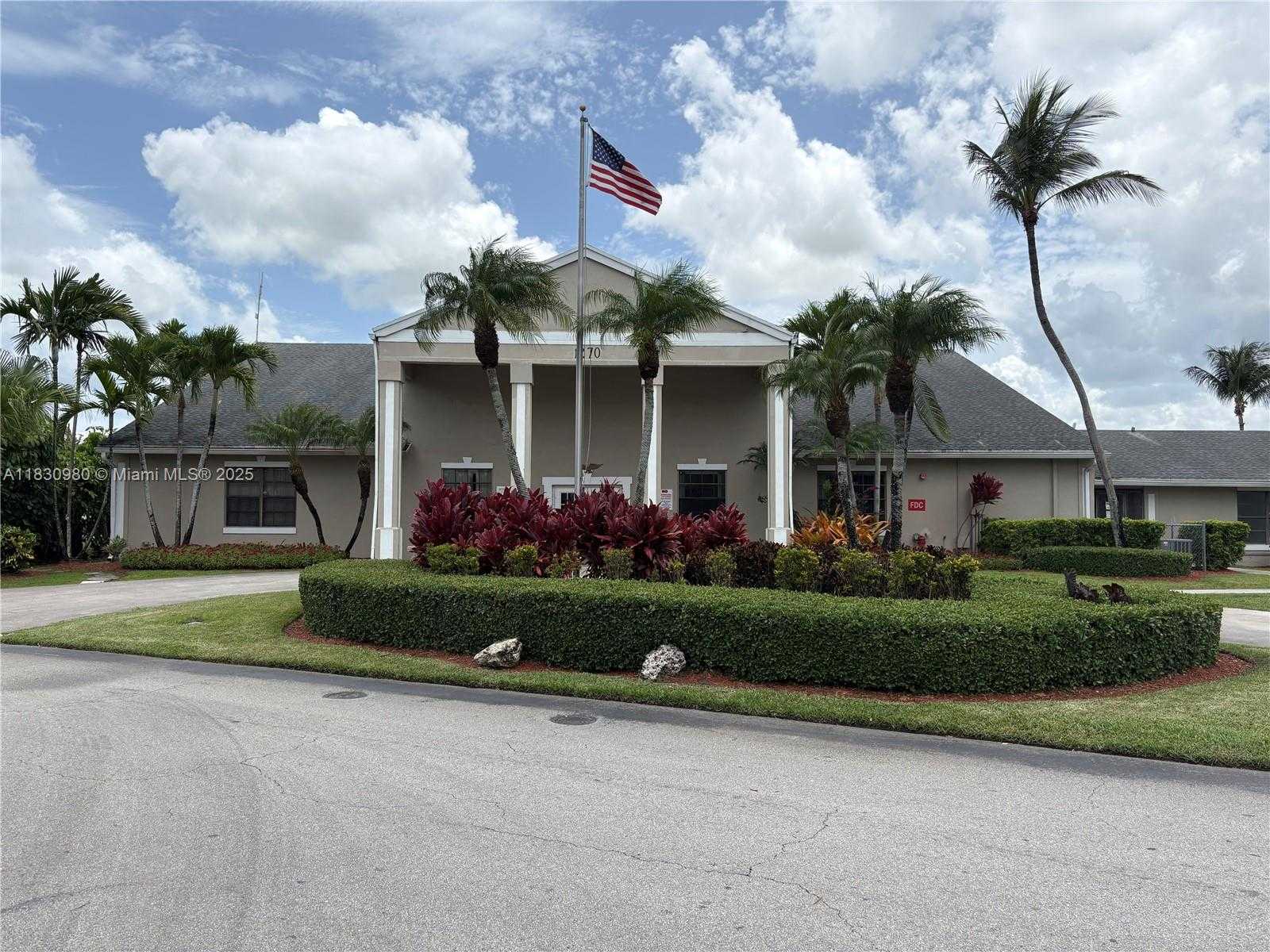 Small Image of 889 HAMILTON DR #889H, Homestead Number 16