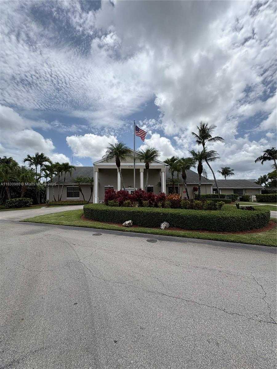 Small Image of 889 HAMILTON DR #889H, Homestead Number 17