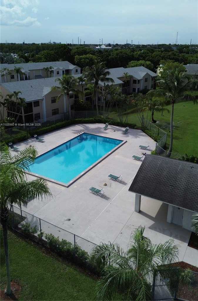 Small Image of 889 HAMILTON DR #889H, Homestead Number 18