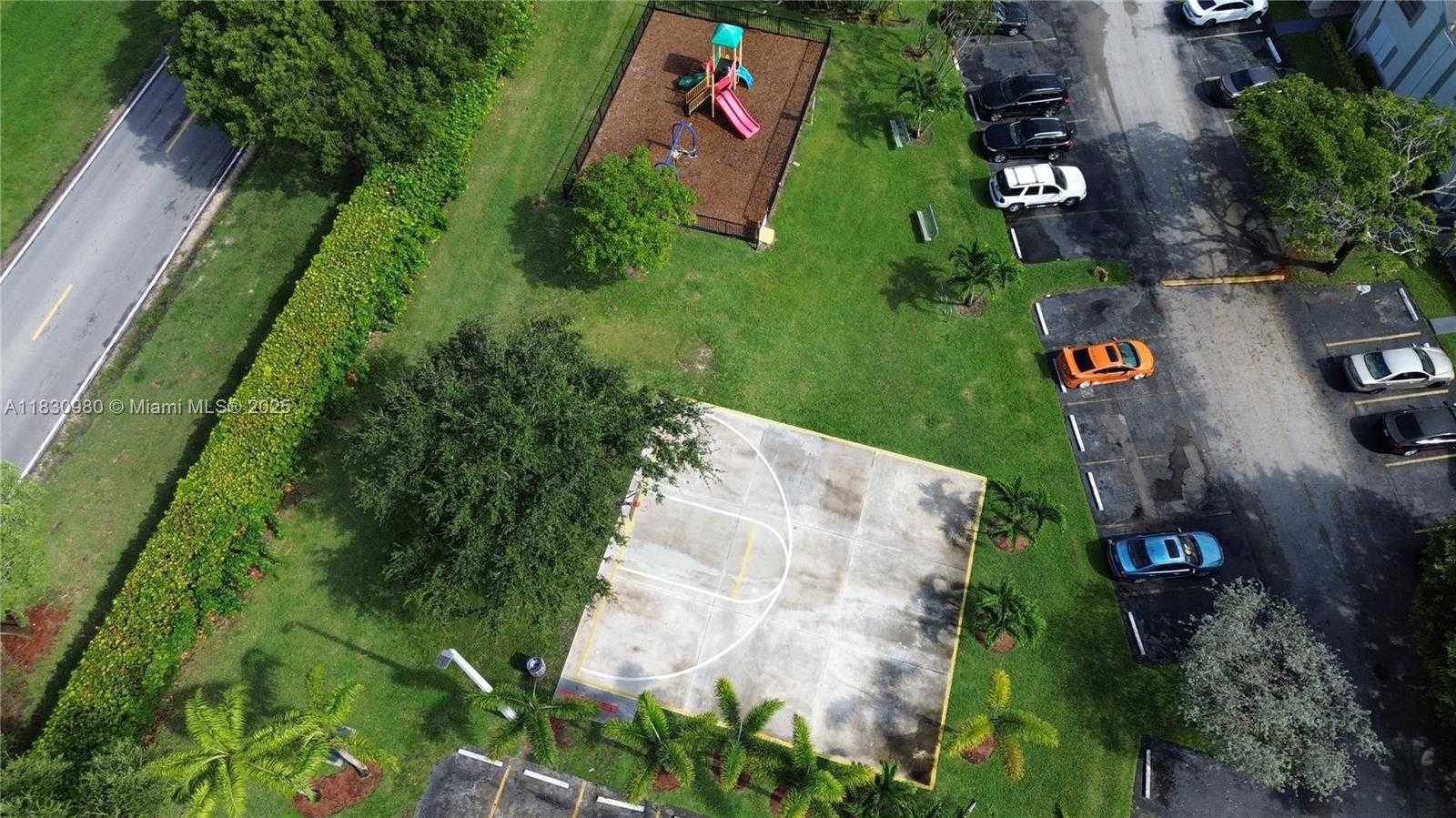 Small Image of 889 HAMILTON DR #889H, Homestead Number 19