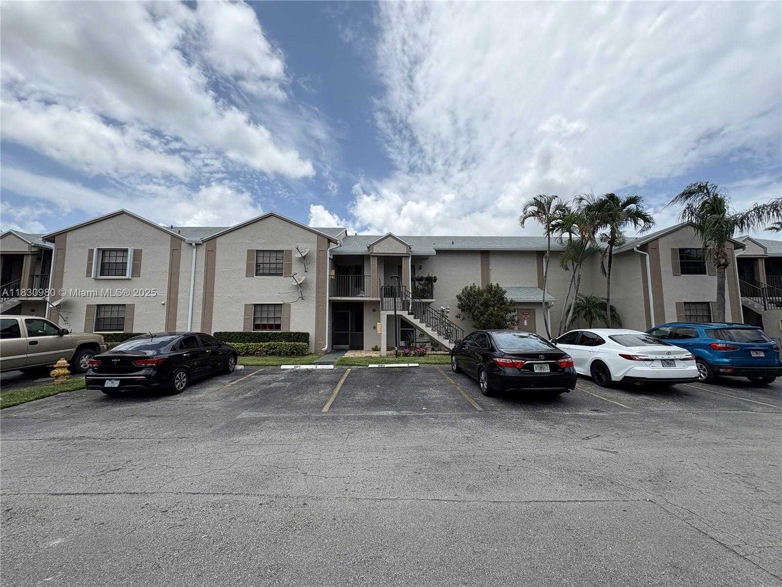 Small Image of 889 HAMILTON DR #889H, Homestead Number 2
