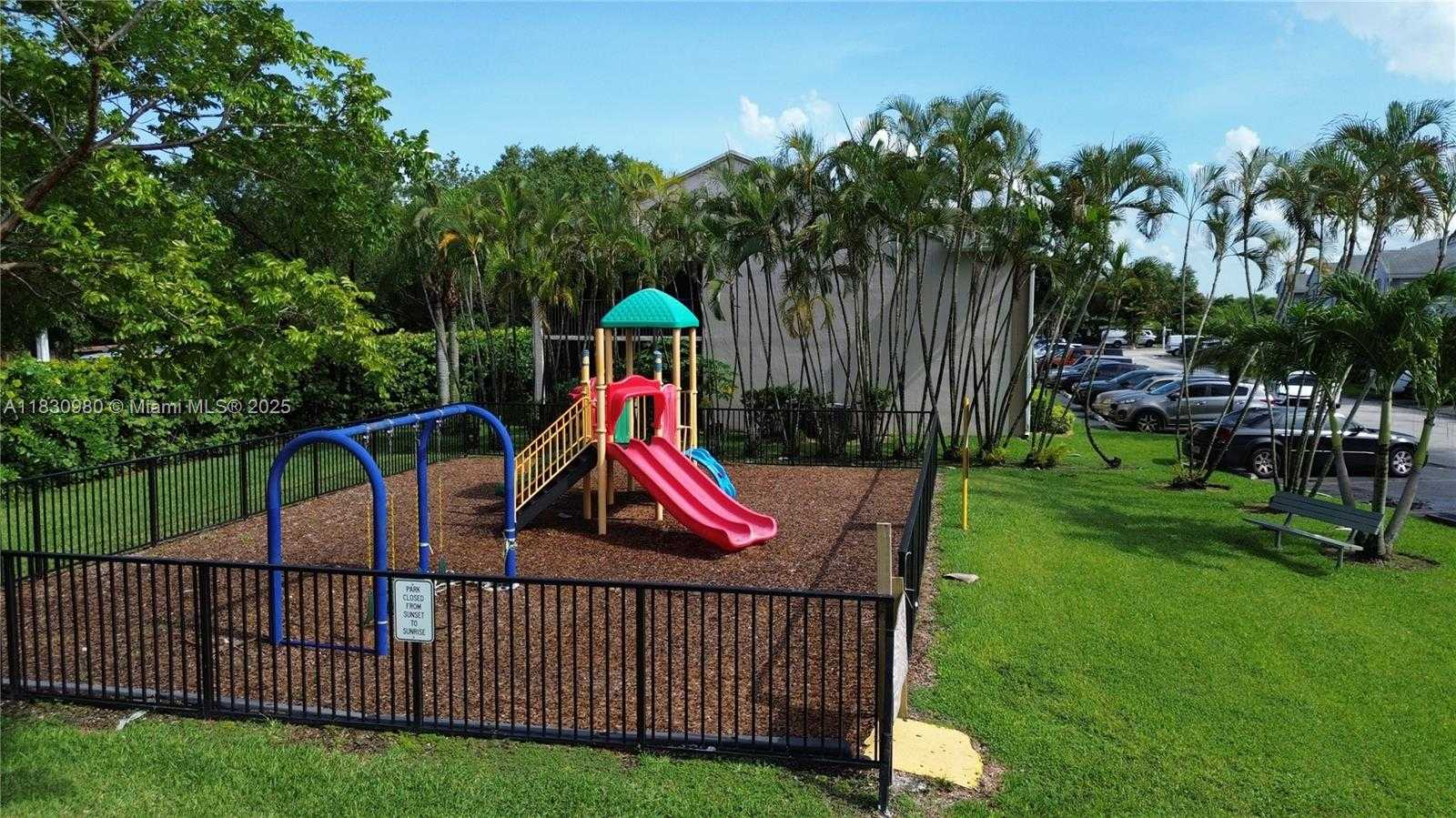 Small Image of 889 HAMILTON DR #889H, Homestead Number 20