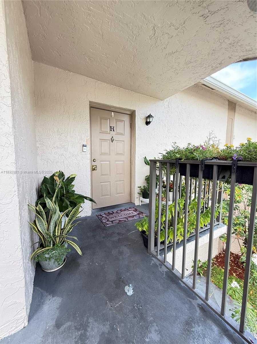 Small Image of 889 HAMILTON DR #889H, Homestead Number 3
