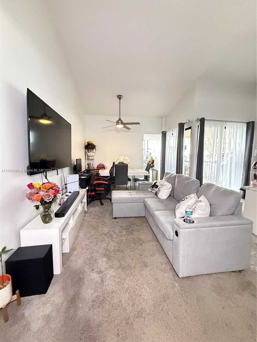 Small Image of 889 HAMILTON DR #889H, Homestead Number 4