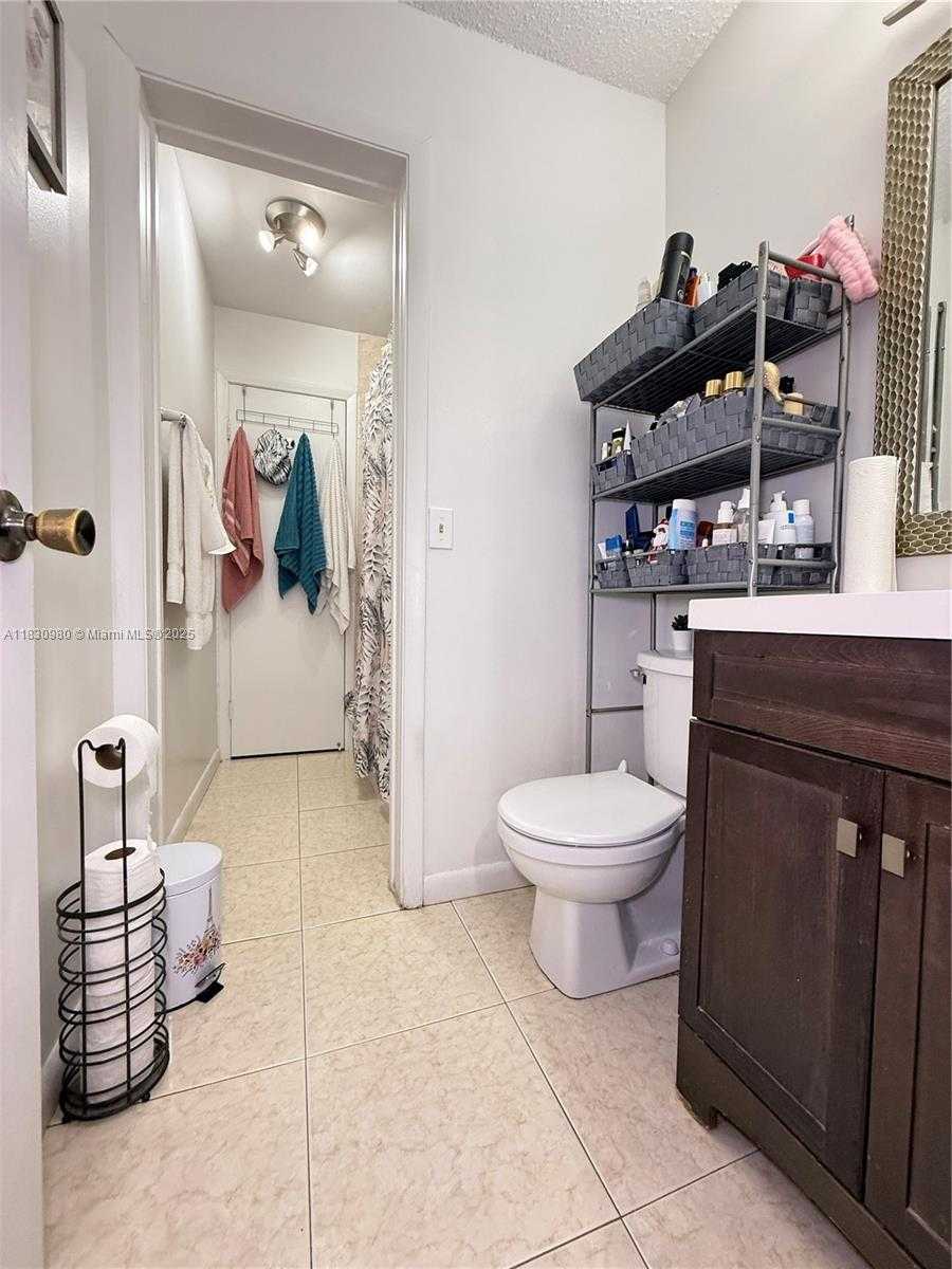 Small Image of 889 HAMILTON DR #889H, Homestead Number 6
