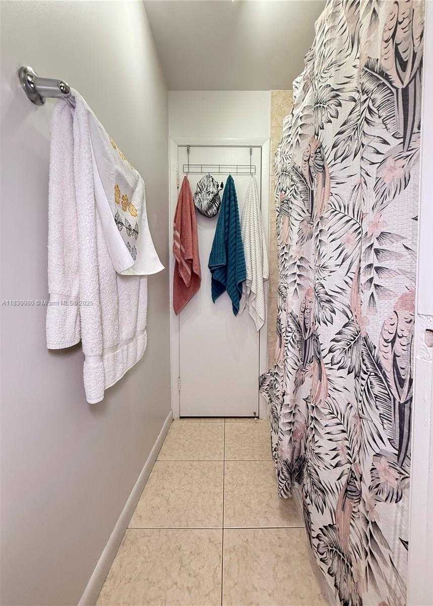 Small Image of 889 HAMILTON DR #889H, Homestead Number 7