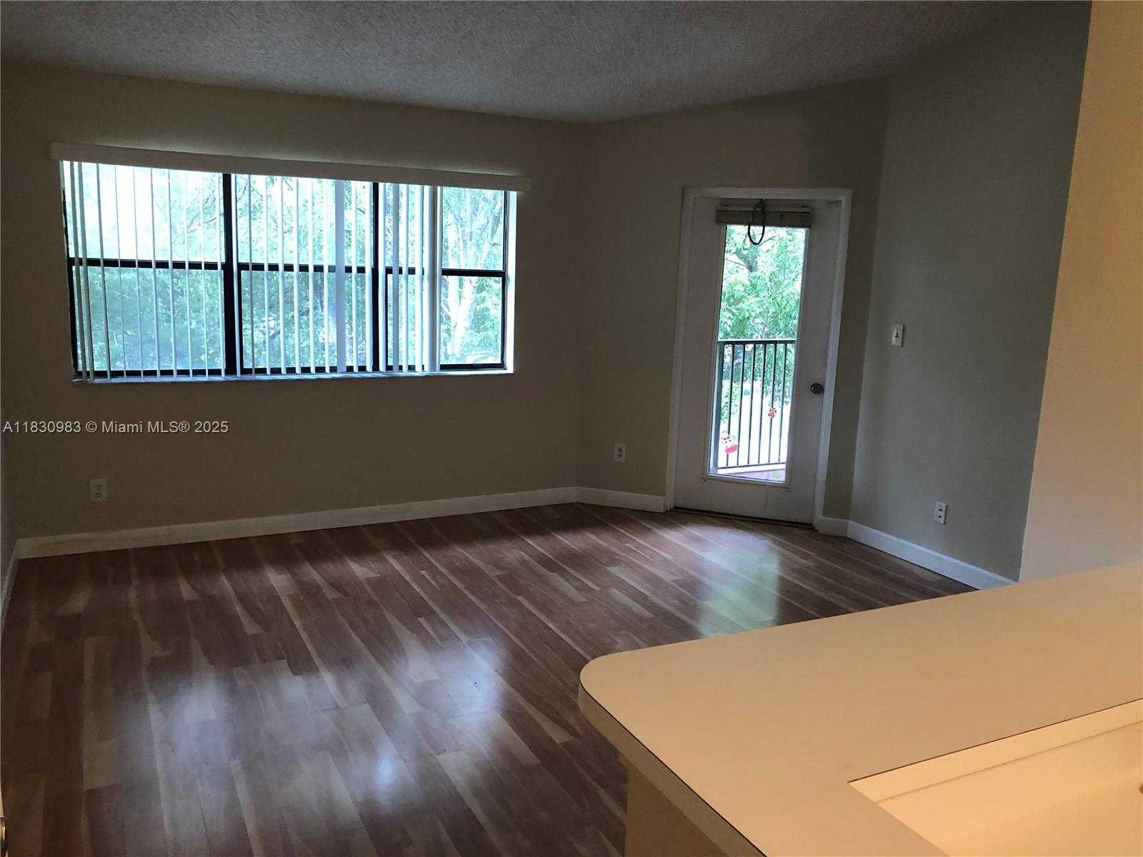 Small Image of 620 SOUTH PARK RD #33-2, Hollywood Number 2