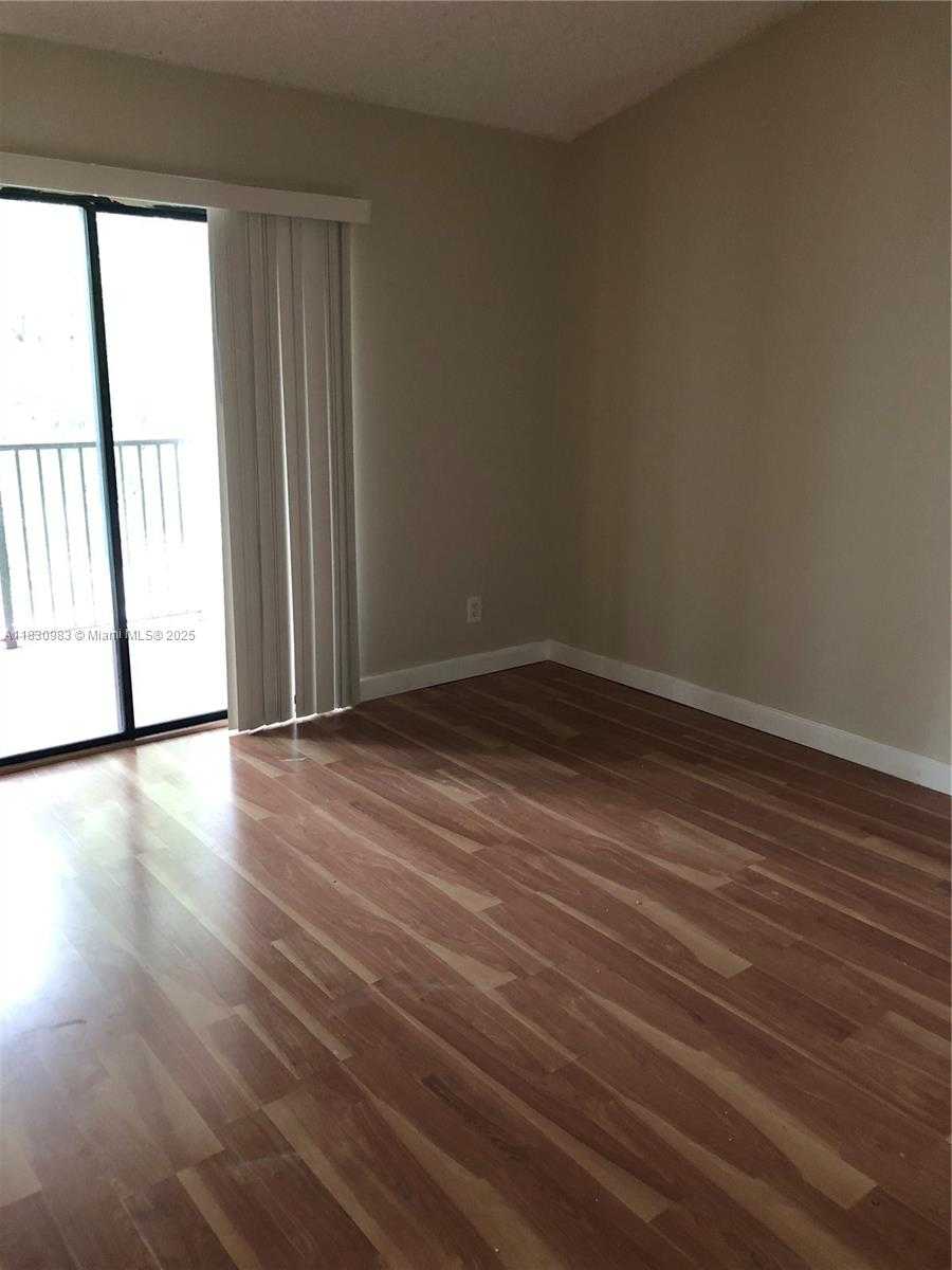 Small Image of 620 SOUTH PARK RD #33-2, Hollywood Number 4