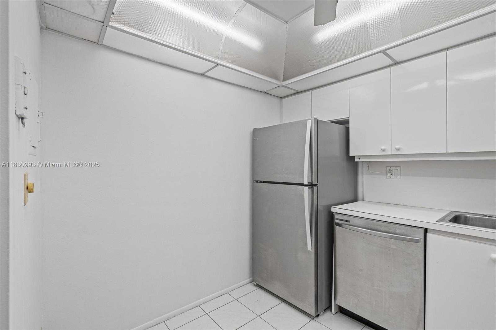 Small Image of 2030 SOUTH OCEAN DR #216, Hallandale Beach Number 18